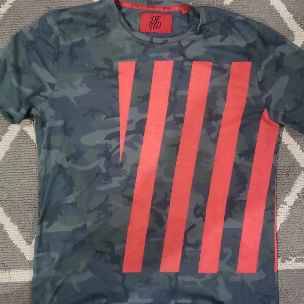 Tee shirt